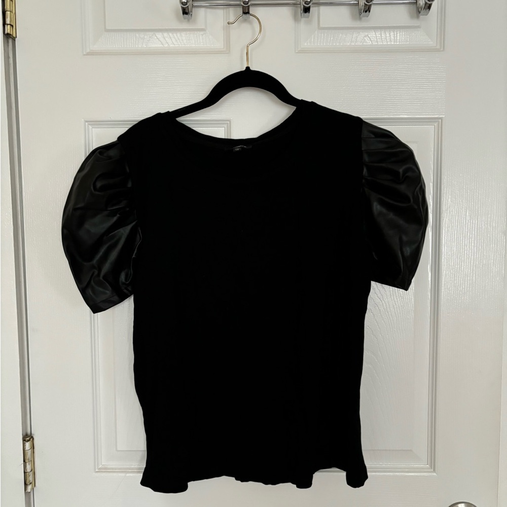 Faux leather puff sleeve tee black